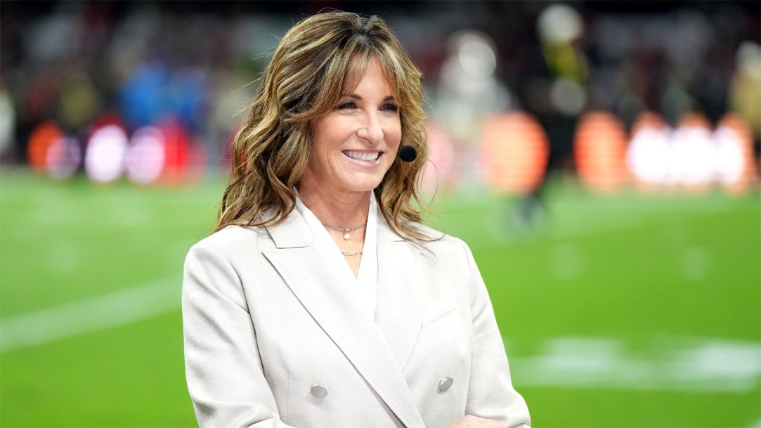 Broadcaster-Suzy-Kolber-of-ESPN-Monday-Night-Football-Countdown
