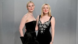 Dakota And Elle Fanning React To Viral Photo Of Dakota Looking Shocked While Elle Twerked In Her Face