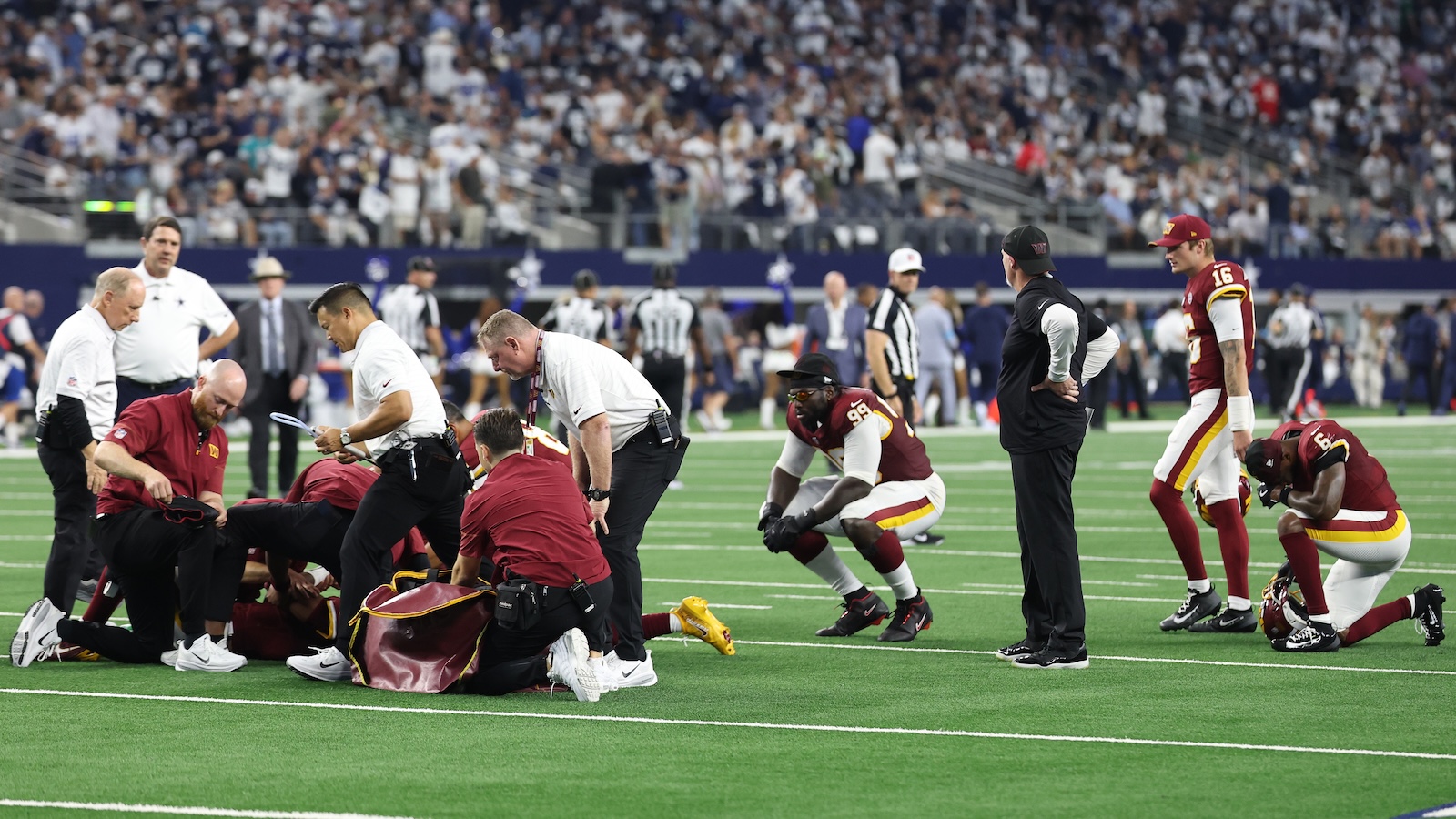 Jayden Daniels injury