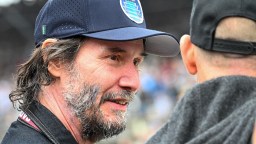 Keanu Reeves Spotted Having The Time Of His Life While Jamming Out At A Rock Concert (VIDEO)