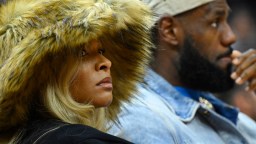 LeBron James’ Wife Under Fire After She Reveals She Doesn’t Pay For Her Best Friend/Business Partner To Fly First Class With Her When They Travel Together