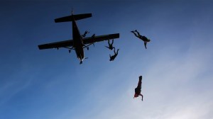 Skydivers-jumping-from-plane