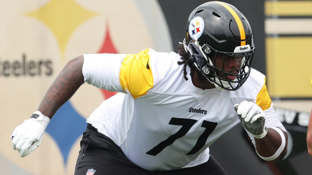 Steelers-offensive-tackle-Max-Iheanachor