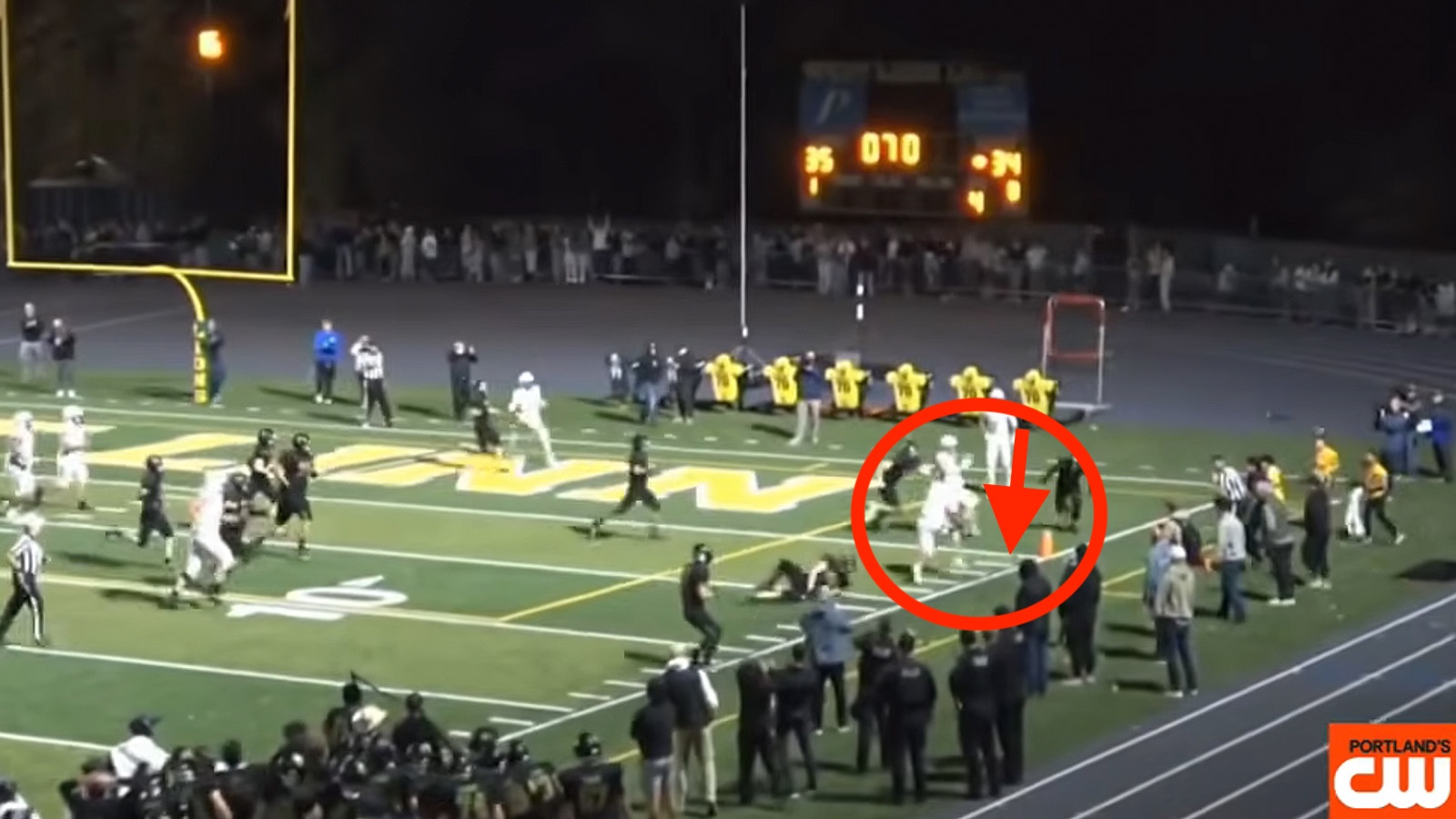 Top-Five Oregon High School Football Game Ends With Controversy As Quarterback Clearly Runs Out Of Bounds Top-Five Oregon High School Football Game Ends With Controversy As Quarterback Clearly Runs Out Of Bounds