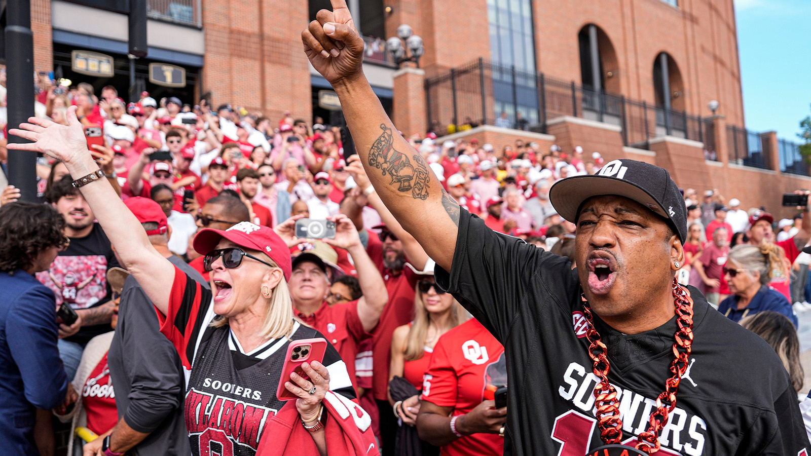 Oklahoma Fans Overwhelm Michigan Stadium Oklahoma Fans Overwhelm Michigan Stadium