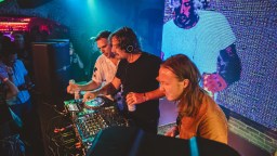Sturgill Simpson DJ’d A 1 A.M. After-Party In Seattle With The Flying Mojito Bros And A Cold Modelo