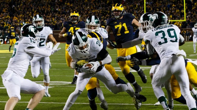 Michigan State scores after trouble with the snap