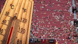 USC Football Star’s Dad Gives Valid Excuse For Horrible Crowd After Hot Sun Made His Wife Pass Out