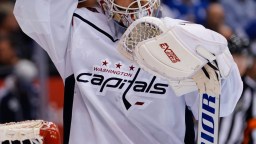 Ex-DIII Hockey Goalie Pauses Plans to Become Federal Law Enforcement Officer After Landing Job As Emergency Backup For Capitals