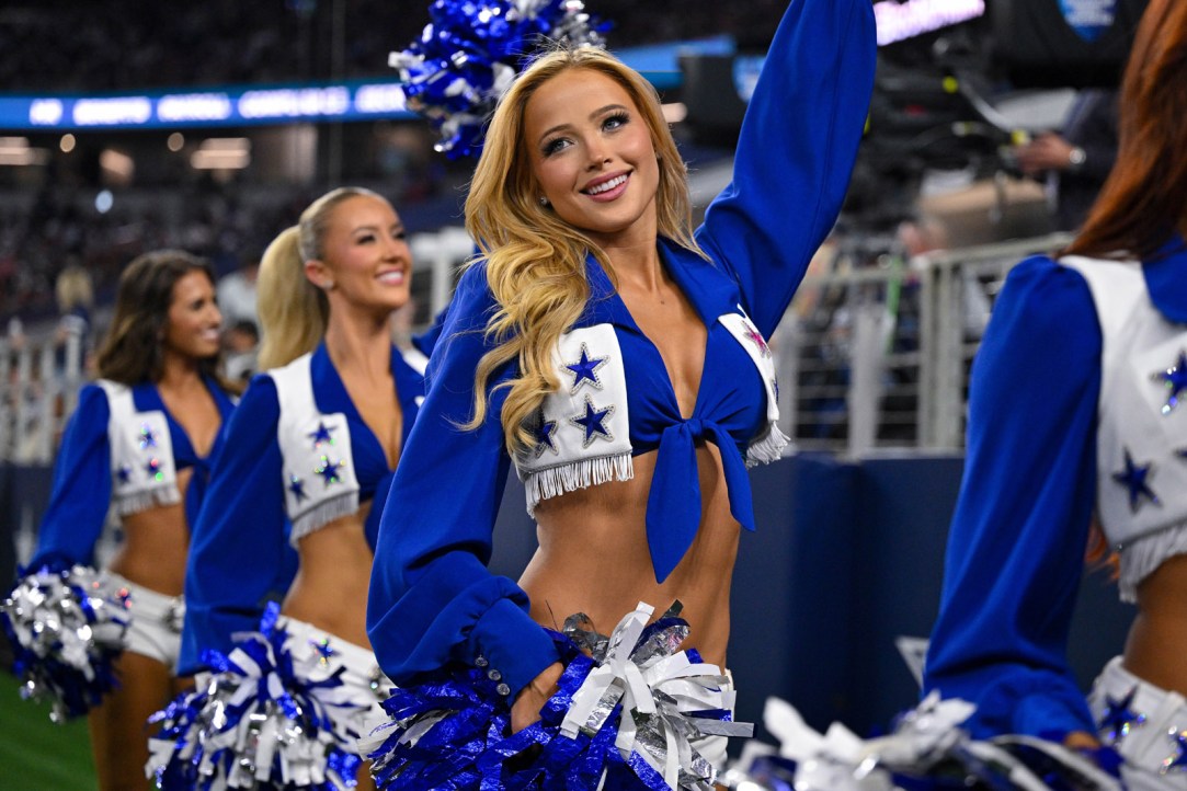 Dallas-Cowboys-cheerleaders-perform-during-the-game