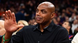 Charles Barkley cries while honoring Ernie Johnson