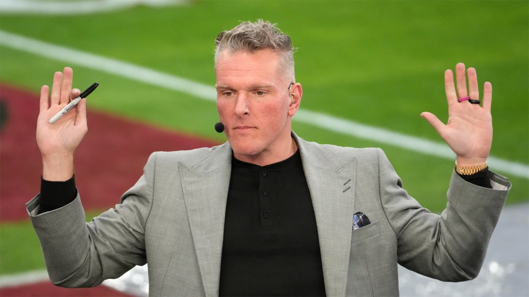 Pat-McAfee-on-the-ESPN-Gameday-set