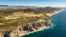 Mexico’s Wildest Golf Course is Like a Real-Life ‘Golden Tee’ Experience