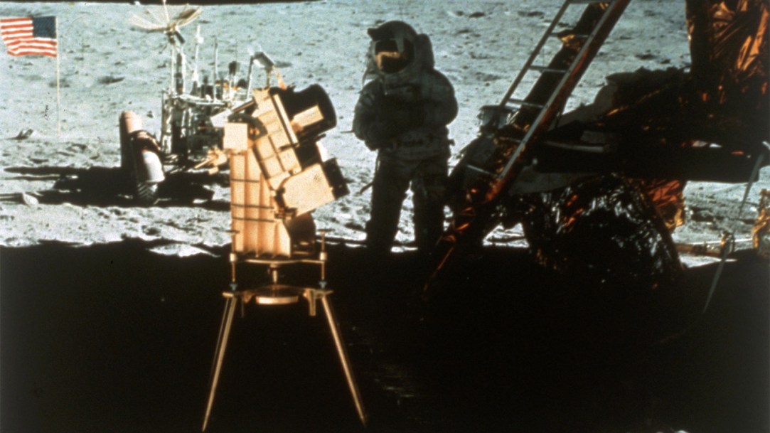 apollo-16-moon-landing