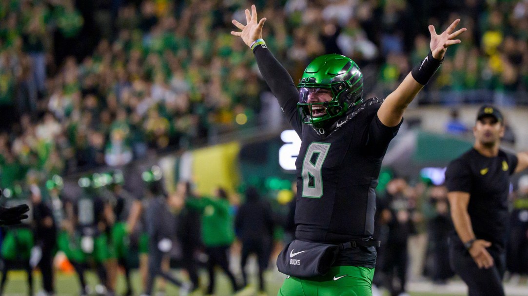 Dylan Raiola Nebraska handshake oregon class respect gesture benched