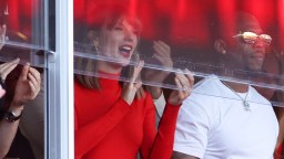 Taylor Swift Is Reportedly Fed Up With Fame After Moment With Fan At Chiefs Game